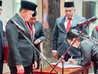 Pemkab Pasuruan Lantik 112 Kepala Sekolah, Tegaskan Profesionalisme Tanpa Sekat Status