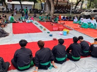 Sinergi Banom NU dan Forkopimcam Kejayan, 2.500 Takjil Dibagikan untuk Pengendara