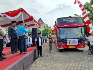 Kloter Haji Pasuruan Mulai Berangkat, 1.634 Jemaah Menuju Tanah Suci