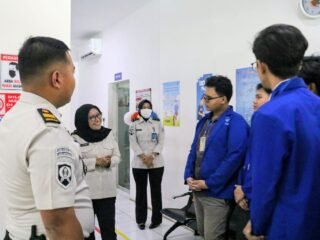 Belajar Langsung dari Balik Tembok, 75 Mahasiswa UBP Karawang Telusuri Sistem Peradilan dan Pembinaan di Lapas Kelas IIA Karawang