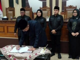 ‎Paripurna DPRD Pasuruan Tetapkan Perda SOTK Baru, Damkar Pisah dari Satpol PP